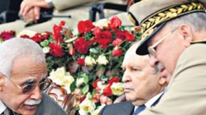 نائب وزير الدفاع القايد صالح (يمينا) دخل الصراع بإيعاز من الرئاسة - أرشيفية