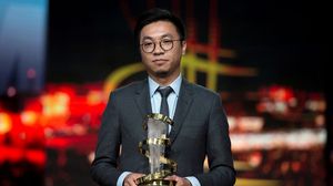 منتج الفيلم الصيني "المتبرع" يتسلم جائزة مهرجان مراكش السينمائي- أ ف ب