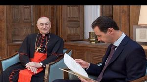 الأسد يطالع الرسالة التي وصلته من بابا الفاتيكان - سانا