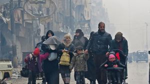تواصل عمليات نزوح السكان من أحياء حلب- أ ف ب