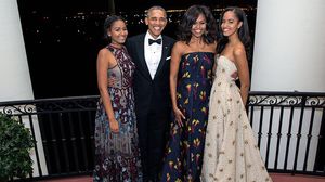 أوباما وعائلته خلال احتفال "عيد الميلاد" - تويتر