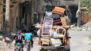 تمارس مجموعات من قوات الرديف التابعة للجيش السوري عمليات "التعفيش" في حلب- أرشيفية