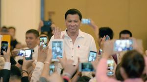 اشتهر الرئيس الفلبيني رودريغو دوتيرتي بتصريحاته النارية حول التعامل مع الفاسدين وتجار المخدرات- أ ف ب 