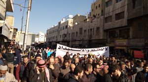 شارك المئات في المسيرة التي انطلقت بعد صلاة الجمعة وسط العاصمة عمّان- عربي21