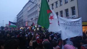 مظاهرة القدس برلين علم الجزائر عربي21