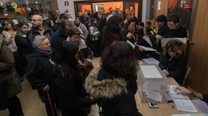 مراكز الاقتراع في كتالونيا تحظى بإقبال كبير- جيتي