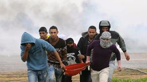 المصادر الطبية أكدت أن إجمالي مواجهات الجمعة شهيدان و689 مصابا في الضفة وغزة- عربي21