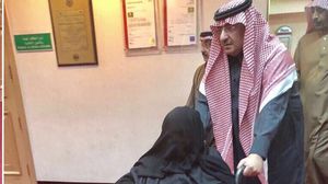  محمد بن نايف ظهر في عدة مرات مرافقا لوالدته بأحد مستشفيات الرياض- تويتر