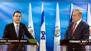 الرئيس الغواتيمالي مع نتنياهو خلال زيارة لإسرائيل- أرشيفية