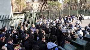 تتواصل الاحتجاجات لليوم الرابع على التوالي في مدن إيرانية وامتدت إلى العاصمة طهران- جيتي