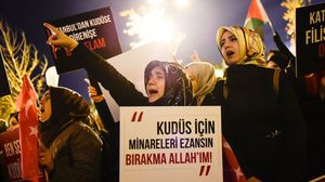 آلاف الأتراك خرجوا مساء الأربعاء في مظاهرات رافضة لاعتراف ترامب بالقدس المحتلة "عاصمة لإسرائيل"- جيتي 