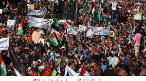 آلاف الأردنيين خرجوا في العاصمة عمان تنديديا بقرار ترامب- بترا