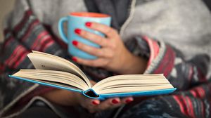أظهرت الدراسة أن ست دقائق من القراءة تقلل من الإجهاد بنسبة 68 في المئة، مما يصفي الذهن ويهيئ الجسم للنوم