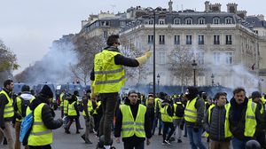 احتجاجات السترات الصفراء المتصاعدة ستقلص وتيرة نمو الاقتصاد الفرنسي- جيتي