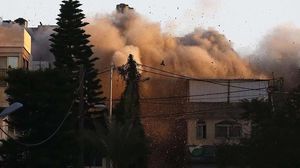 فجّرت قوات الاحتلال المبنى المكون من أربع طبقات بالقنابل ما أدى لتدمير جدرانه الداخلية بشكل كامل- فيسبوك