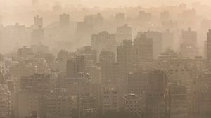 تتربع العاصمة المصرية القاهرة في الفترة الأخيرة على عرش أكثر مدن العالم تلوثا بحسب تقارير دولية متخصصة- جيتي