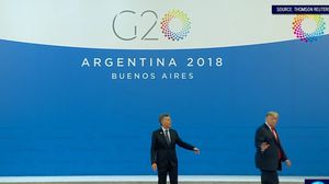 الرئيس الأرجنتيني كان يريد أن يبقى ترامب على المنصة في انتظار زعماء العالم الآخرين لالتقاط "صورة جماعية"