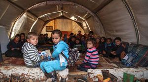 السوريون يعيشون أوضاع إنسانية صعبة داخل بلادهم بعد تهجيرهم- جيتي