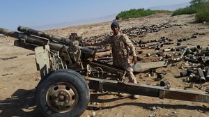 قال الجيش اليمني إن مدفعيته استهدفت عدة مواقع للحوثيين في جبهة هيلان- عربي21