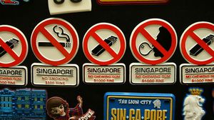 منع العلكة ممنوع في سنغافورة- تويتر
