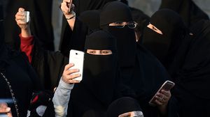 قال ناشطون إن الاختلاف في وجهات النظر لا يعني الإساءة إلى معتقد ديني يؤمن به نسبة كبيرة من السعوديين- جيتي