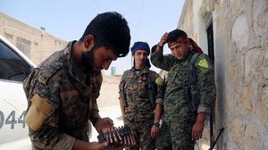 عناصر من قوات قسد داخل مدينة منبج السورية- جيتي