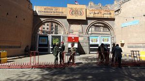 أكد البرلماني اليمني أن جلسة المجلس لن تنعقد خارج البلاد- جيتي