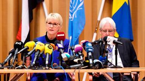المبعوث الأممي مارتن غريفيث مع وزيرة خارجية السويد افتتحا المشاورات اليمنية- جيتي