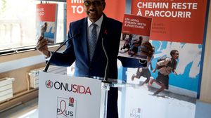 ميشيل سيدي بيه المدير التنفيذي لبرنامج الأمم المتحدة المعني بالإيدز خلال مؤتمر في باريس في 18 تموز/ي