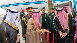 كان في استقبال الوفود الملك سلمان بن عبد العزيز في مطار قاعدة الملك سلمان الجوية- واس