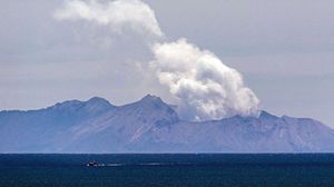 البركان اندلع في جزيرة وايت آيلاند شمال نيوزيلندا- جيتي