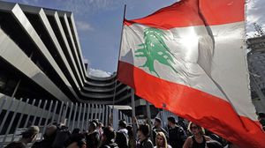 منذ أكتوبر الماضي تشهد مدن عدة بينها بيروت احتجاجات شعبية تطالب بمحاسبة من يصفهم المحتجون بالفاسدين- جيتي