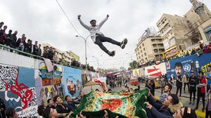 ميدل إيست آي: الناس الذين شادوا روح ساحة التحرير والعراقيون بشكل عام يستحقون الأفضل- أ ف ب