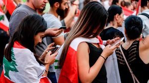 الغارديان: التظاهرات الأخيرة في لبنان والعراق رافقتها حملة محمومة على "تويتر"- جيتي