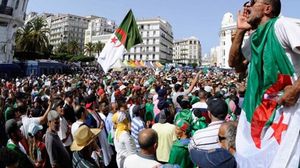اشتكت منظمات حقوقية مما اعتبرته استعمال السلطات الجزائرية، القمع لمنع المواطنين من حقهم في التظاهر- تويتر
