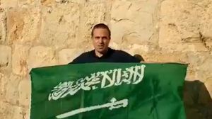 نشر الجندي مقطعا بزيه العسكري حاملا العلم السعودي- تويتر