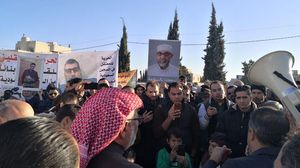 اعتصم أهالي المعتقلين الأردنيين في السعودية سابقا أمام وزارة الخارجية ومجلس النواب ورئاسة الوزراء- عربي21