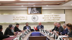 خلال اليومين الماضيين عقد الوزير اليمني جلسة مباحثات مع نظيره التركي وقيادات وزارة النقل التركية- مواقع التواصل
