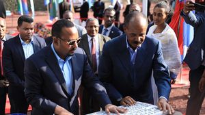 رئيس الوزراء الإثيوبي والرئيس الإريتري وضعا حجر الأساس لمبنى سفارة أسمرة لدى أديس أبابا- مواقع التواصل