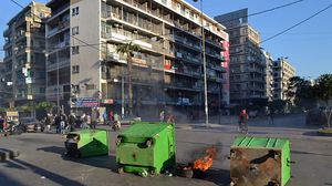 شهدت بيروت أمس السبت اشتباكات عنيفة بين المتظاهرين والأمن- جيتي