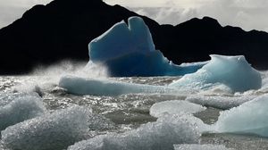 الانهيار الجليدي نجم عن رياح قوية تزامن مع ارتفاع درجة الحرارة- جيتي