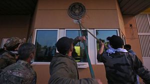 عناصر الحشد كانوا هاجموا مقر السفارة الأمريكية في بغداد مطلع العام الجاري- جيتي