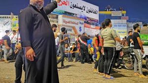 ظهر الخفاجي في صور أخرى تداولها نشطاء عراقيون وهو يرتدي زي مقاتلي "سرايا السلام"- تويتر
