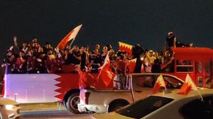 أمر العاهل البحريني أمس الأحد بإعلان الإثنين يوم إجازة رسمية احتفالا بفوز البحرين على السعودية- فيسبوك