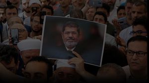 مرسي توفي داخل الزنزانة أثناء محاكمته