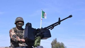 الجيش الجزائري قال إنه نصب كمينا لرتل من السيارات المحملة بالمسلحين قرب الحدود مع النيجر- وزارة الدفاع