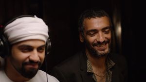 زار تاسا الإمارات للمرة الأولى في 24 تشرين الثاني/ نوفمبر الماضي، لتسجيل الأغنية إلى جانب الشحي- فيديو كليب