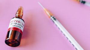 في حين علقت دول أوروبية التطعيم باللقاح، فقد قالت كندا إن اللقاح آمن، وشجعت على تعاطيه- CC0