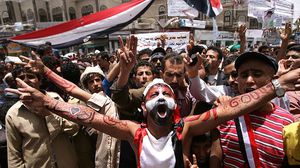 شبان يمنيون خلال تظاهرات للمطالبة برحيل علي عبد الله صالح- جيتي