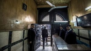 تقول تقديرات إن سجون مصر تعج بنحو 120 ألف نزيل- جيتي